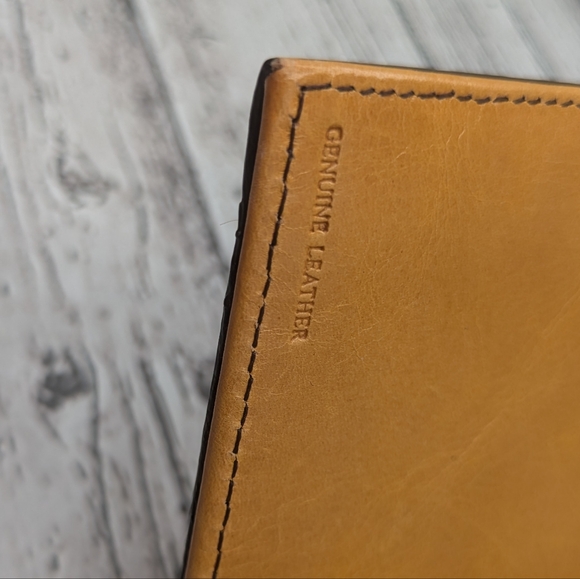 Kenneth Cole Wallet - Picture 8 of 8